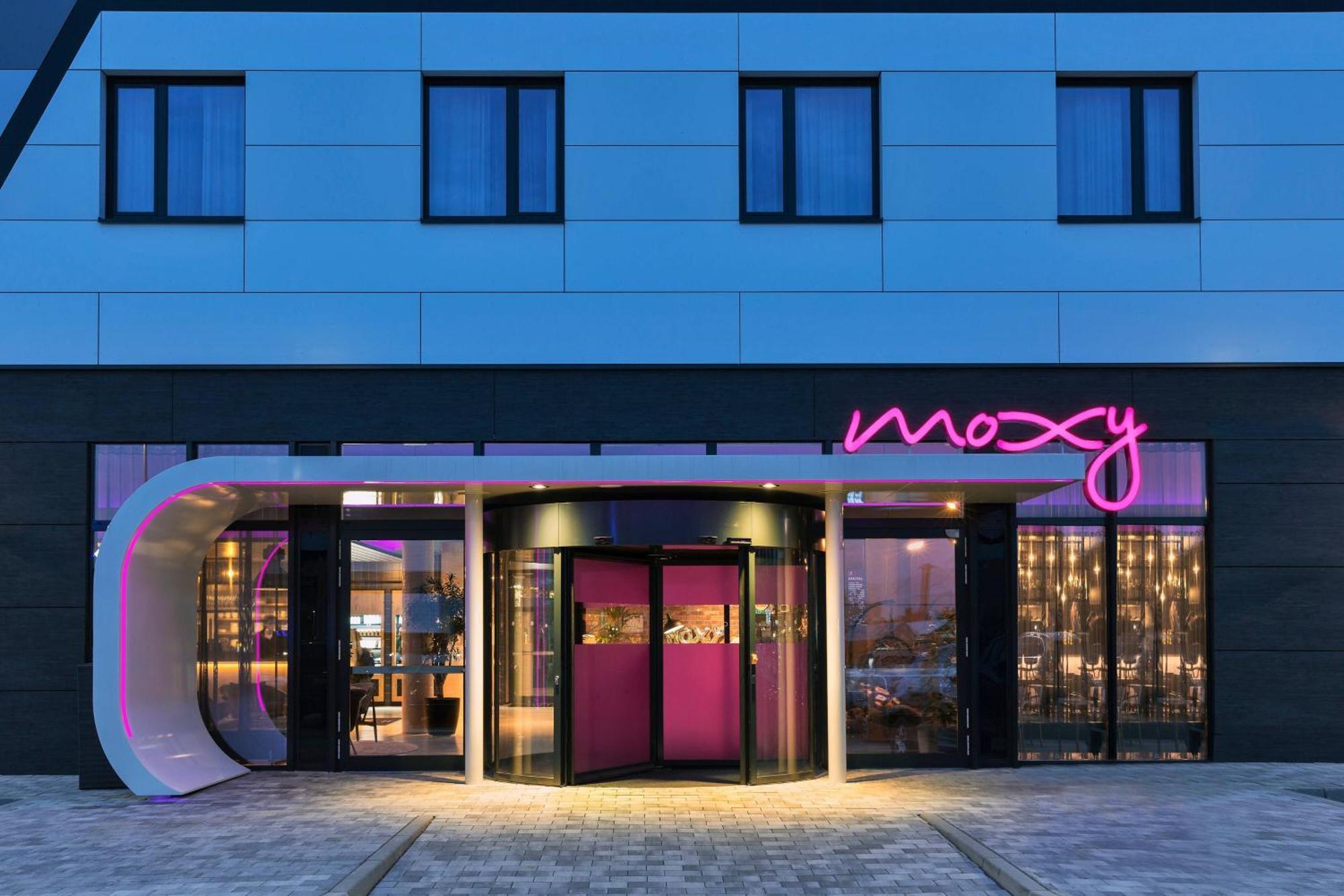 Moxy Frankfurt Airport Kelsterbach Hotel Kültér fotó